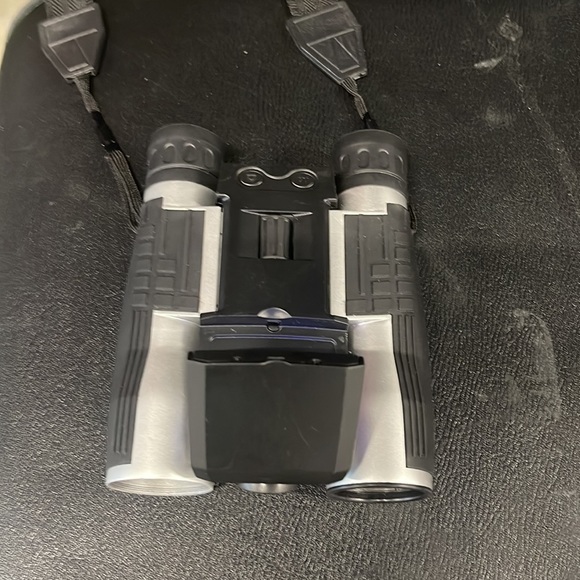 Digital binoculars that can record what your looking at - Picture 3 of 3